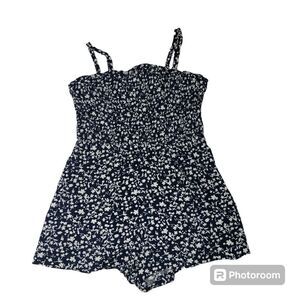 Old Navy little girls Romper size small 6-7. ^